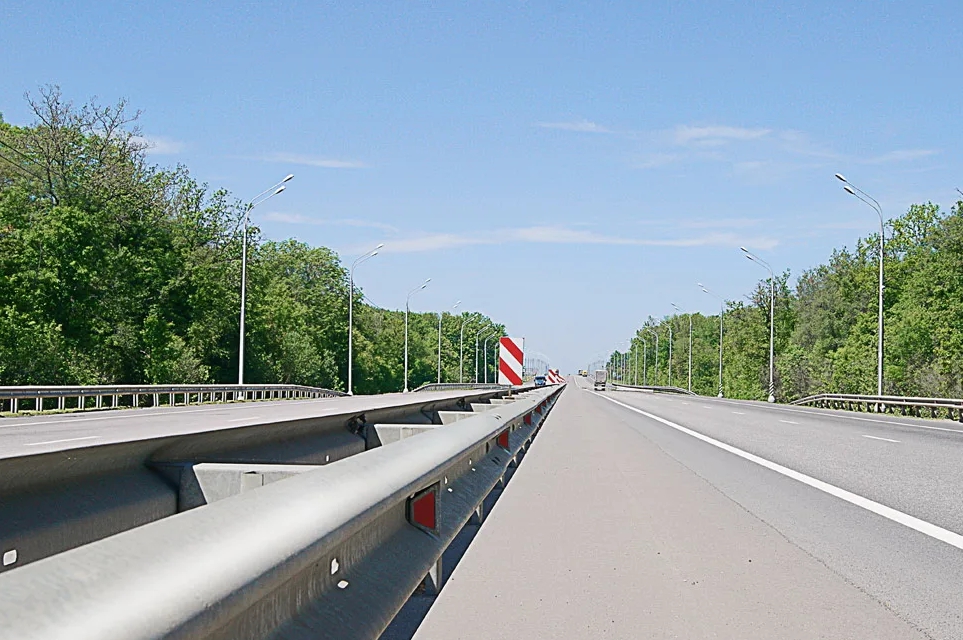 Правила и нормативы при установке барьерных дорожных ограждений