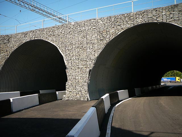 Металлические гофроконструкции в строительстве тоннельных мостов